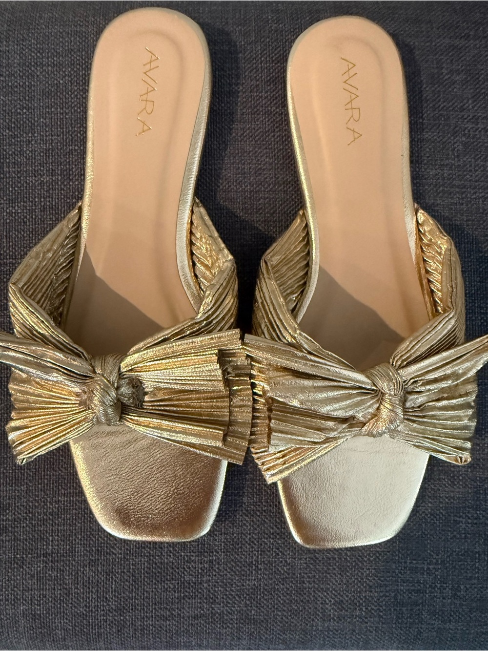 NWOT Avara Gold Knot Bow Slide Mules